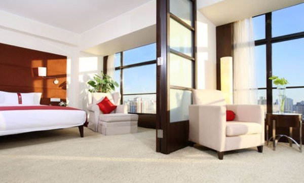 Holiday Inn Central Plaza